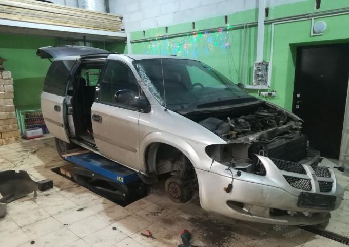 Dodge caravan 2004 разбор б/у запчасти