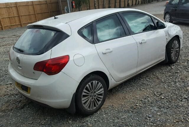 Автомобиль в разборе: Opel Astra J 2010