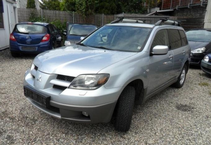 Mitsubishi Outlander 2003г, на запчасти