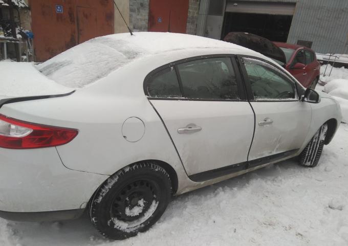 Renault Fluence 2012г по запасным частям до рестай