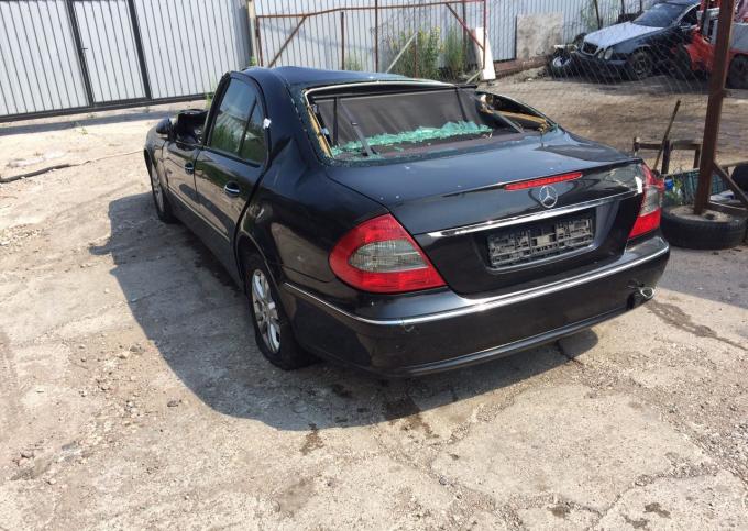 Продам по запчастям мерседес W211 E200