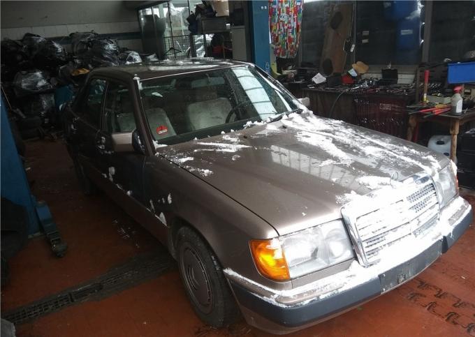 Разобран на запчасти Mercedes 124 1984-1993