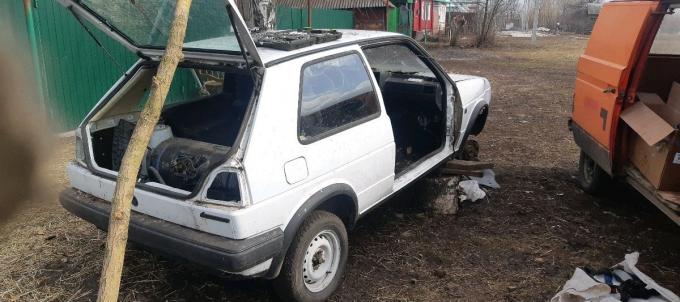 Volkswagen Golf 1.3мт, 1989, битый, 25000км