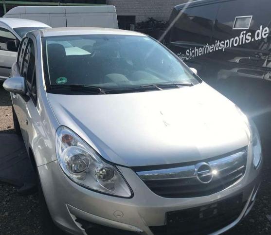 Opel Corsa D 2010 г на запчасти