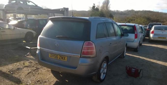 Разбор на запчасти Opel Zafira B 2005-2012