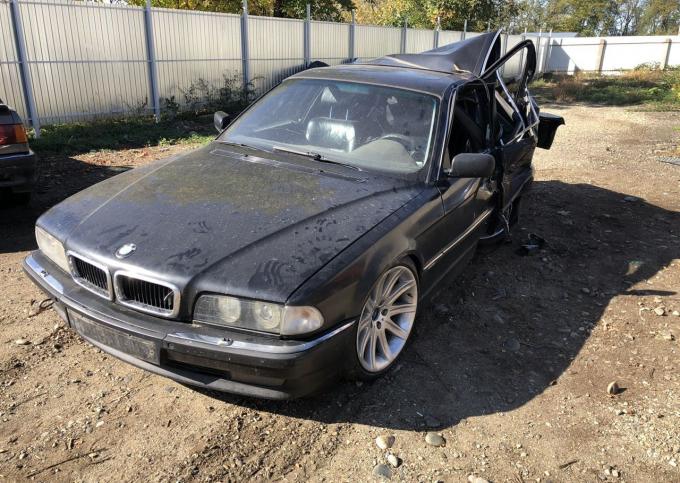 В разборе BMW E38 M60B30