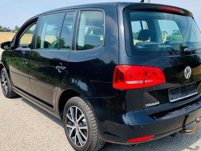 Volkswagen Touran 2012 г на запчасти