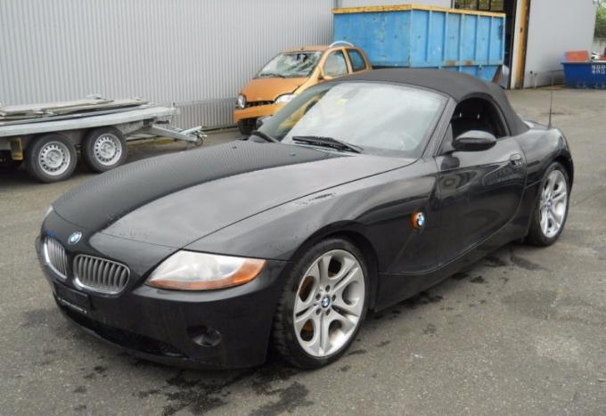 BMW Z4 E85 2004г на запчасти