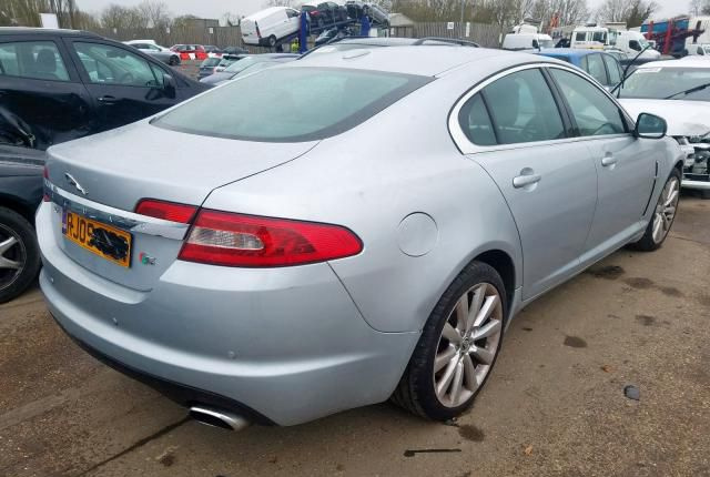 В разборе Jaguar XF 2009год