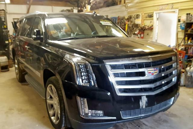 В разборе Cadillac Escalade IV 2014-2020