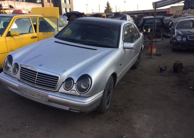 Продам по запчастям мерседес W210 E280 4matic