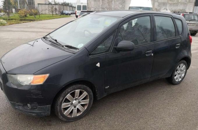 Mitsubishi Colt 2010 г на запчасти