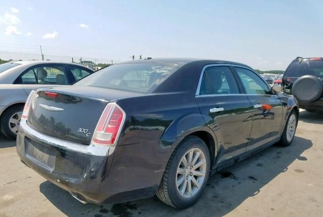 В разборе Chrysler 300C 2013год