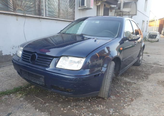 В разборе Volkswagen Jetta (Bora)