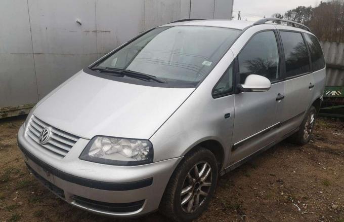 Volkswagen Sharan 2006 г по запчастям