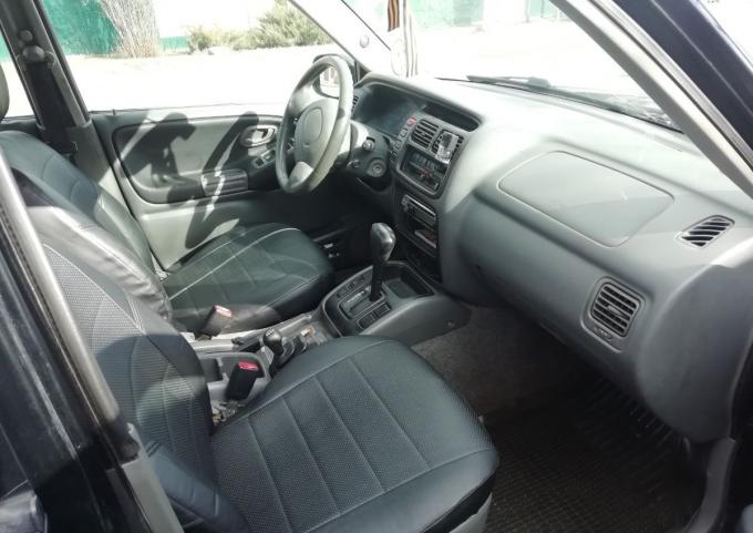 Suzuki Grand vitara 1 поколения. 2.0 AT