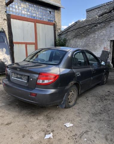 В разборе Kia Rio