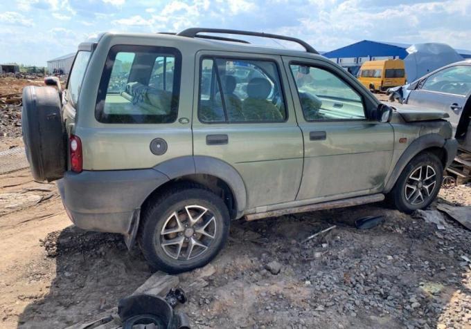 В разборе Freelander 1