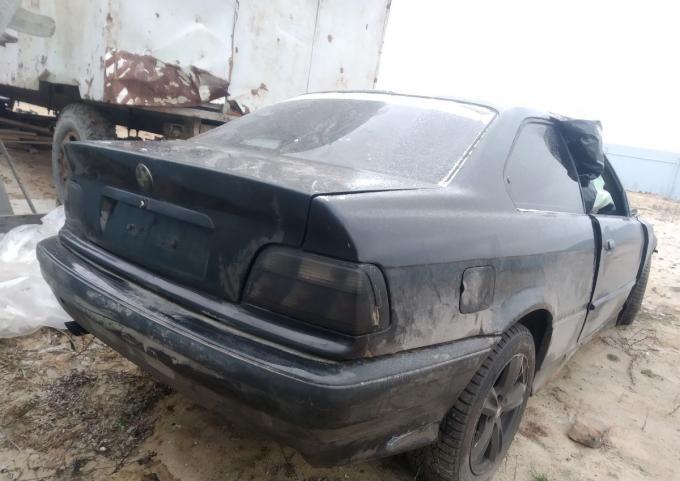 В разборе BMW e36 купе m52b20 АКПП