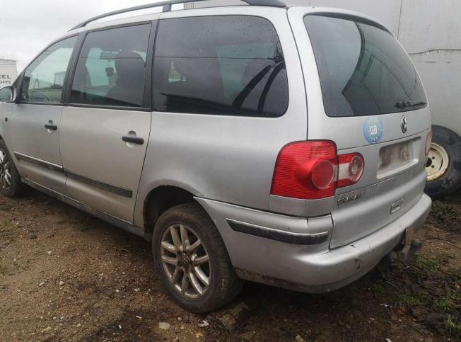 Volkswagen Sharan 2006 г по запчастям