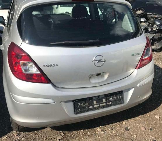 Opel Corsa D 2010 г на запчасти