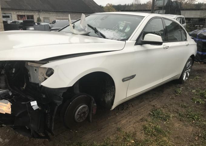 BMW750Li 2011год по запчастям