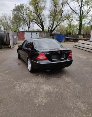 В разборе Мерседес W203-C32 AMG Komressor (Япония)