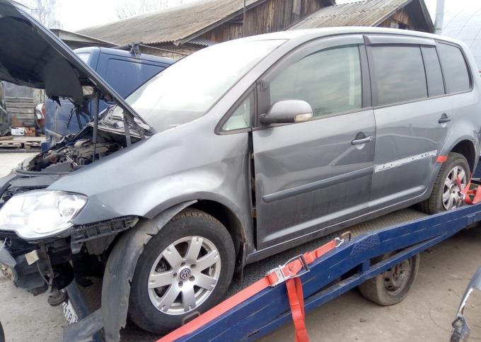 Volkswagen touran 1,9TD 2007 г. по запчастям