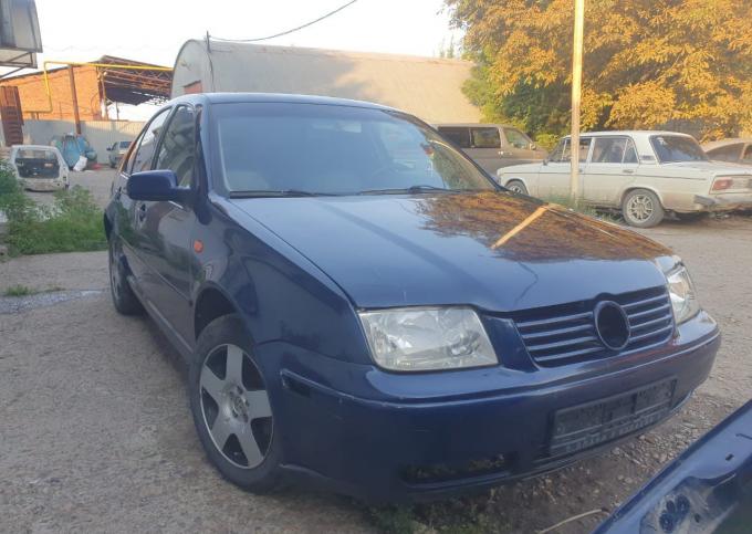 В разборе Volkswagen Jetta (Bora)