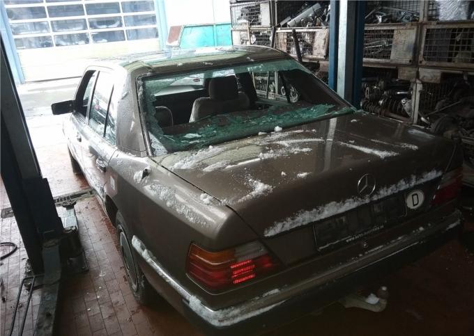 Разобран на запчасти Mercedes 124 1984-1993