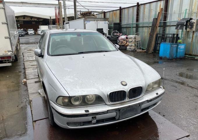 Автомобиль BMW 5-series E39 1999 года распил