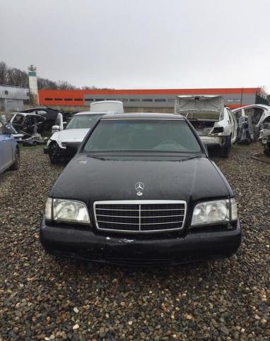 В разборе Mercedes W140 S-class "кабан"