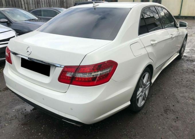 Mercedes-Benz E200 W212 1,8л 2010 на запчасти