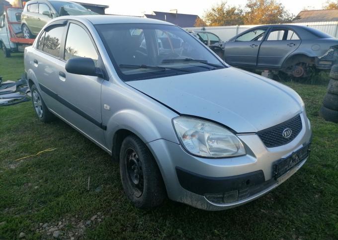 В разборе Kia Rio 2