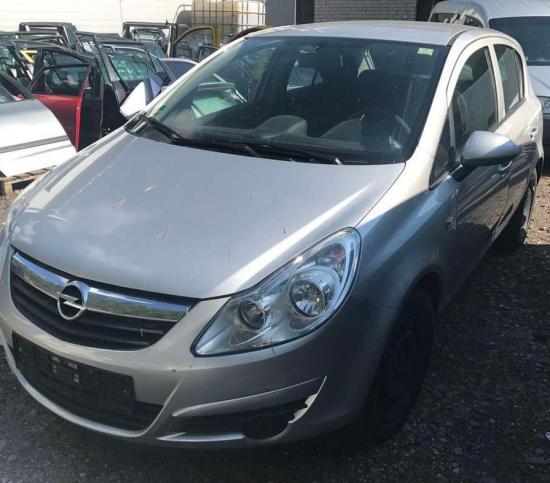 Opel Corsa D 2010 г на запчасти