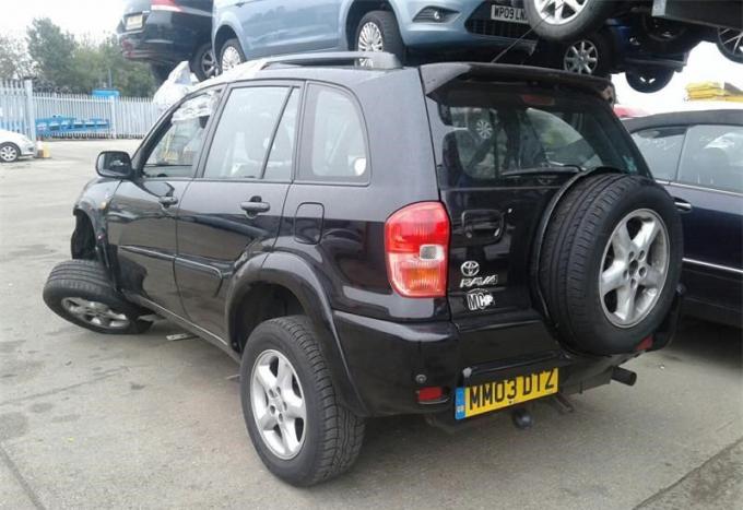 Разбор на запчасти Toyota RAV 4 2000-2005