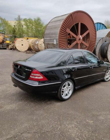 В разборе Мерседес W203-C32 AMG Komressor (Япония)