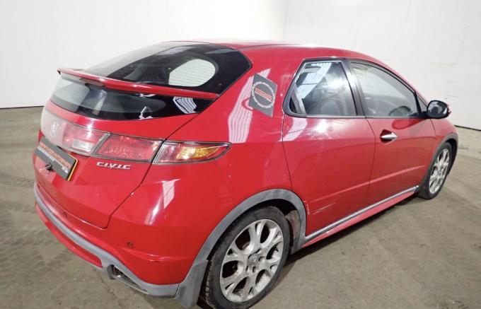 Разбирается Honda Civic 5D 2008г Хетчбек Красный