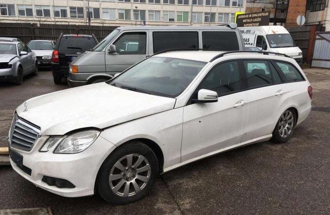 Mercedes W212 2010 по запчастям