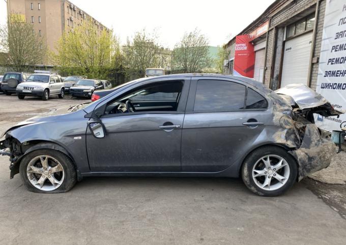 В разборе Mitsubishi Lancer 10 1,8 МКПП седан