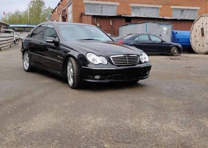 В разборе Мерседес W203-C32 AMG Komressor (Япония)