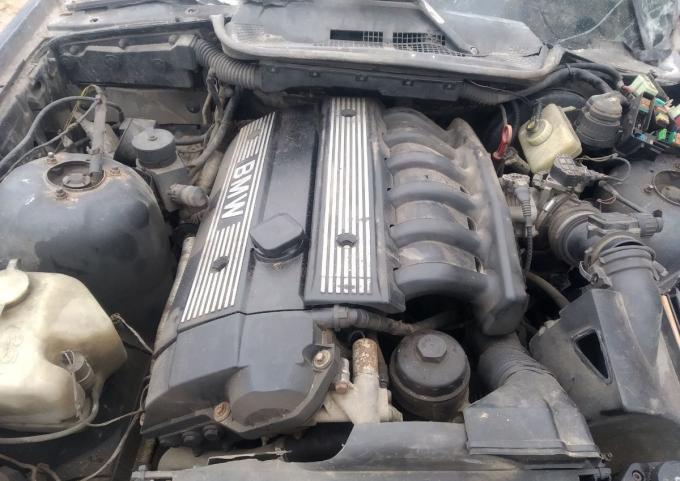 В разборе BMW e36 купе m52b20 АКПП