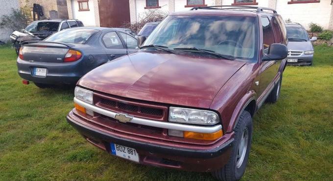 Chevrolet Blazer 2002 г на запчасти