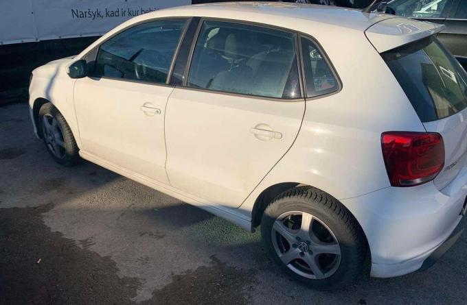 Volkswagen Polo 2011 г на запчасти