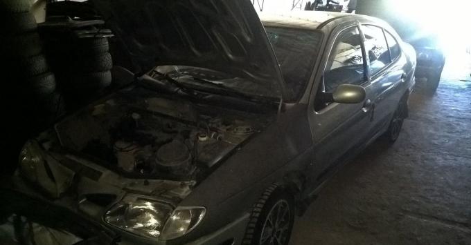 В разборе renault megane 1, 1.6 8 кл