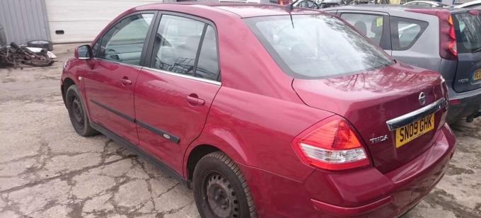 Nissan Tiida 2008 г на запчасти