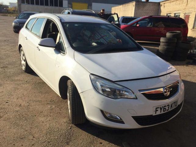 Opel Astra J 2014 г на запчасти