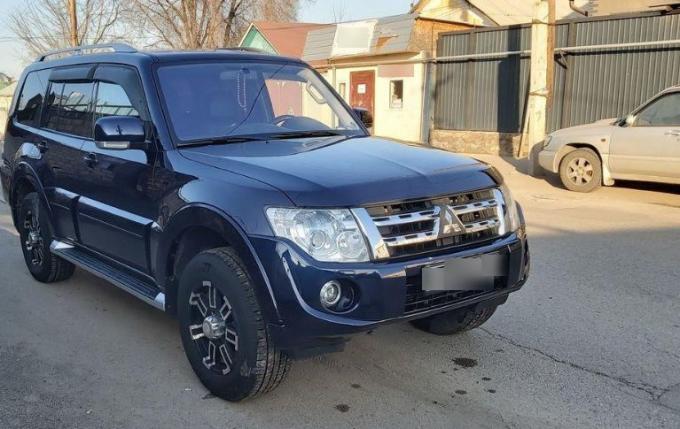 Продам по запчастям Mitsubishi Pajero 4 2012