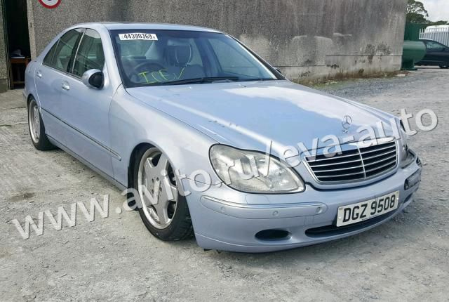 Продаю на запчасти Mercedes Benz W220