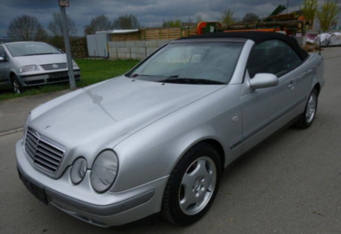 Mercedes-Benz CLK W208 2000г, на запчасти